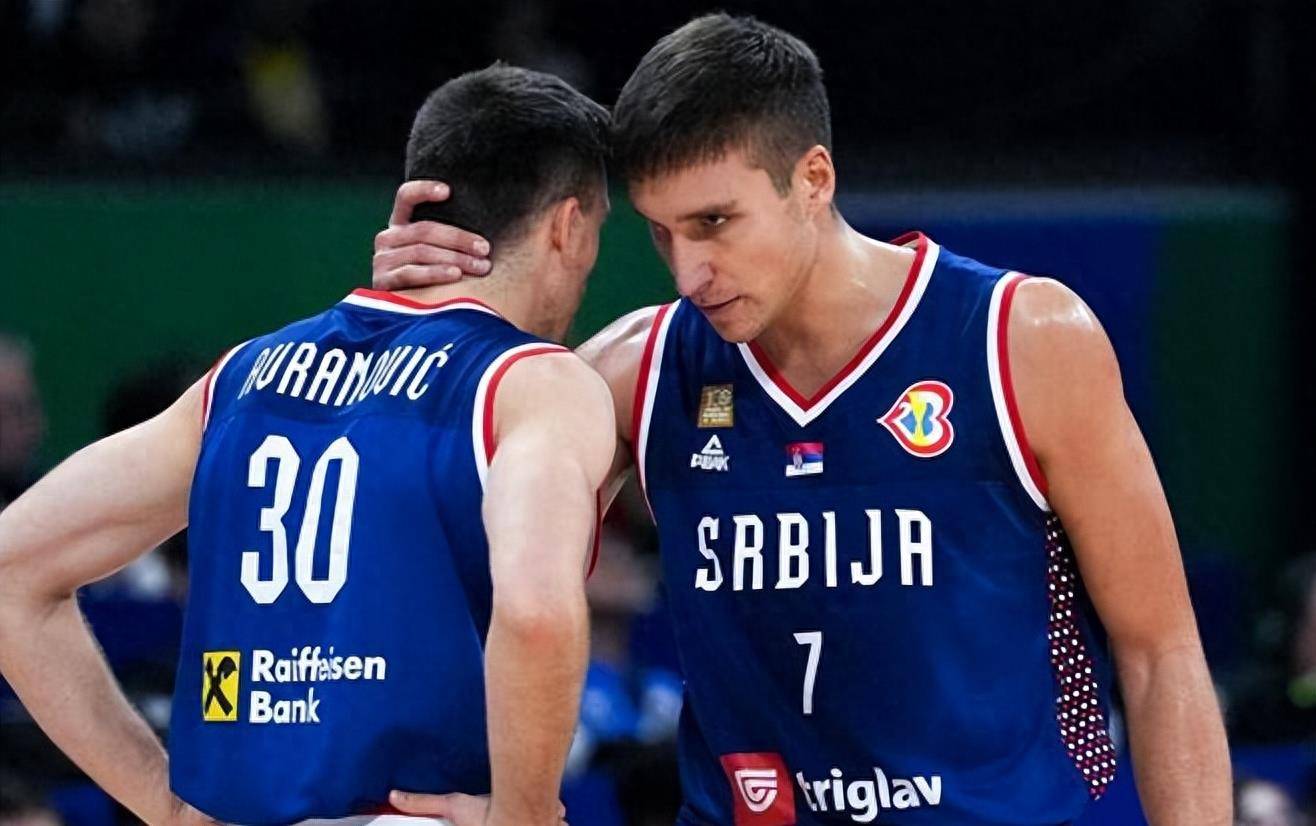 奥斯塔瑞队在比赛中展现团队合作